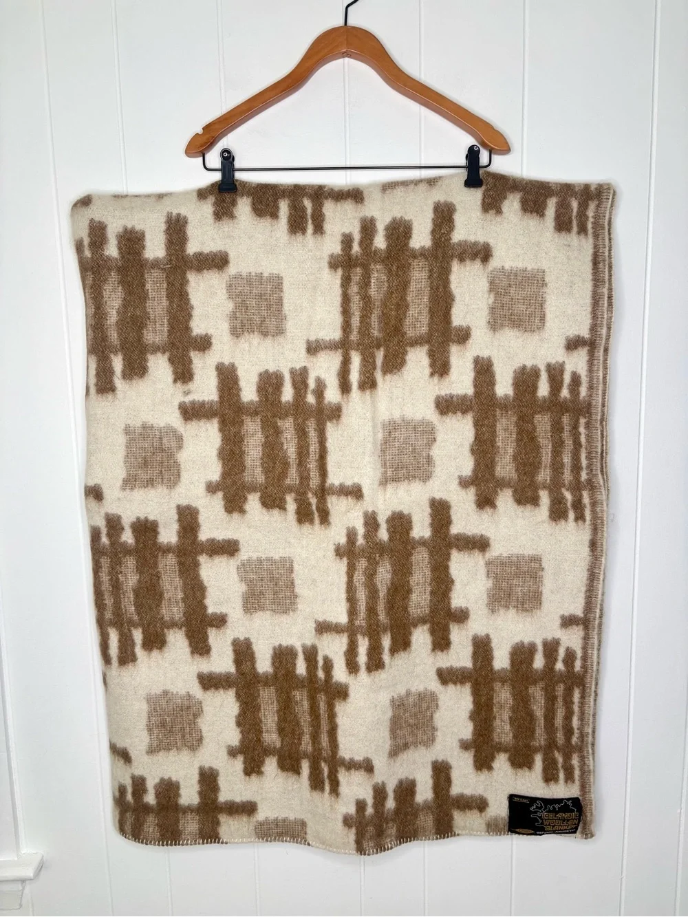 NEW Vintage Icelandic Woolen Blanket Gefjun Akureyri Wool Mid Century Home Decor